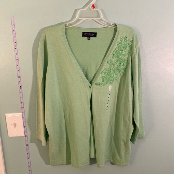 Jones New York Tops - 💥NWT💥Jones New York Women’s sweatshirt